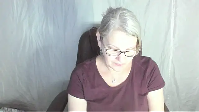 Snapshot of irinamaux chatting on 6, 3, 2025 irinamaux online show from 6, 3, 2025