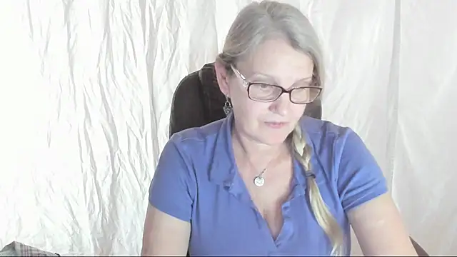 Snapshot of irinamaux chatting on 7, 3, 2025 irinamaux online show from 7, 3, 2025