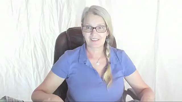 Snapshot of irinamaux chatting on 7, 3, 2025 irinamaux online show from 7, 3, 2025