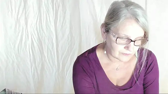 Snapshot of irinamaux chatting on 9, 3, 2025 irinamaux online show from 9, 3, 2025