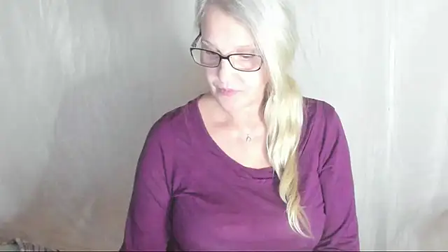 Snapshot of irinamaux chatting on 9, 3, 2025 irinamaux online show from 9, 3, 2025