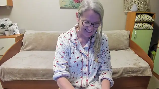 Snapshot of irinamaux chatting on 15, 3, 2025 irinamaux online show from 15, 3, 2025