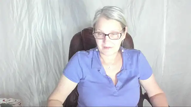 Snapshot of irinamaux chatting on 21, 3, 2025 irinamaux online show from 21, 3, 2025