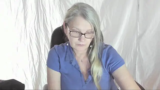 Snapshot of irinamaux chatting on 22, 3, 2025 irinamaux online show from 22, 3, 2025