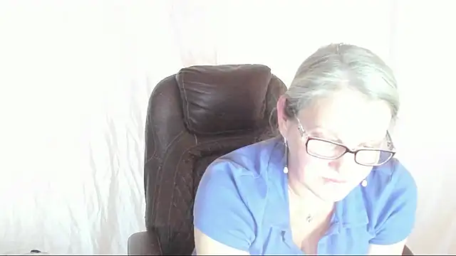 Snapshot of irinamaux chatting on 22, 3, 2025 irinamaux online show from 22, 3, 2025
