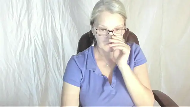 Snapshot of irinamaux chatting on 22, 3, 2025 irinamaux online show from 22, 3, 2025
