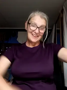 Snapshot of irinamaux chatting on 9, 9, 2025 irinamaux online show from 9, 9, 2025