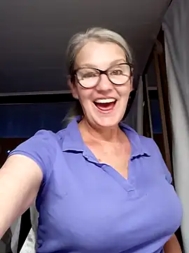 Snapshot of irinamaux chatting on 10, 9, 2025 irinamaux online show from 10, 9, 2025