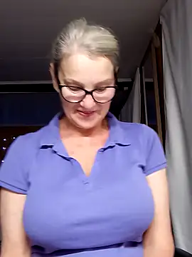 Snapshot of irinamaux chatting on 12, 9, 2025 irinamaux online show from 12, 9, 2025