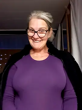 Snapshot of irinamaux chatting on 13, 9, 2025 irinamaux online show from 13, 9, 2025