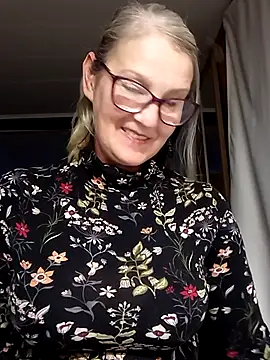 Snapshot of irinamaux chatting on 27, 9, 2025 irinamaux online show from 27, 9, 2025