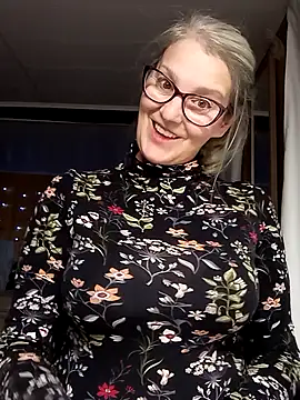 Snapshot of irinamaux chatting on 28, 9, 2025 irinamaux online show from 28, 9, 2025