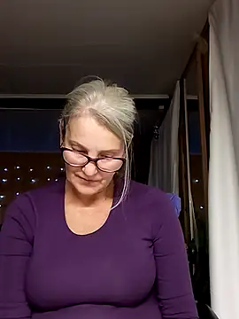 Snapshot of irinamaux chatting on 1, 10, 2025 irinamaux online show from 1, 10, 2025