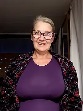 Snapshot of irinamaux chatting on 3, 10, 2025 irinamaux online show from 3, 10, 2025
