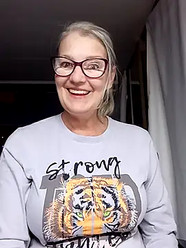 Snapshot of irinamaux chatting on 4, 10, 2025 irinamaux online show from 4, 10, 2025