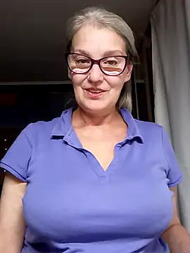 Snapshot of irinamaux chatting on 4, 10, 2025 irinamaux online show from 4, 10, 2025