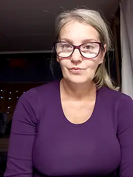 Snapshot of irinamaux chatting on 5, 10, 2025 irinamaux online show from 5, 10, 2025