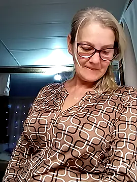 Snapshot of irinamaux chatting on 9, 10, 2025 irinamaux online show from 9, 10, 2025