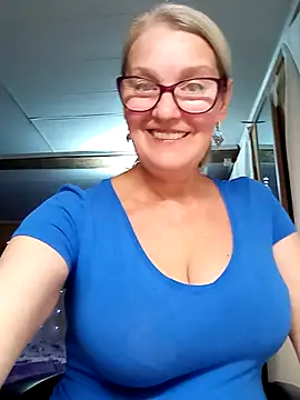 Snapshot of irinamaux chatting on 9, 10, 2025 irinamaux online show from 9, 10, 2025