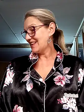 Snapshot of irinamaux chatting on 10, 10, 2025 irinamaux online show from 10, 10, 2025