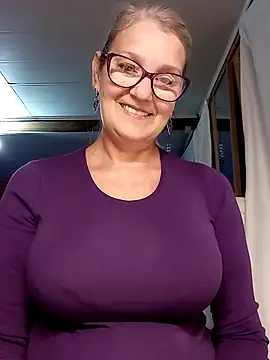 Snapshot of irinamaux chatting on 12, 10, 2025 irinamaux online show from 12, 10, 2025