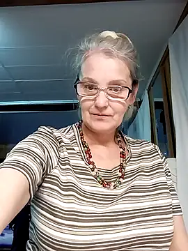Snapshot of irinamaux chatting on 21, 10, 2025 irinamaux online show from 21, 10, 2025