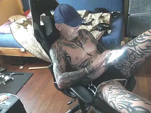 Snapshot of Tomi18cmm2 chatting on 3, 10, 2025 Tomi18cmm2 online show from 3, 10, 2025