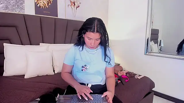 Sofi Perez  online show from 27, 2, 2025