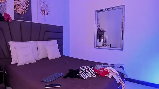 Sofi Perez  online show from 12, 2, 2026