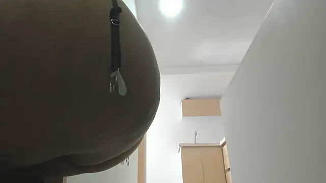 esmeraldastrong online show from 2, 12, 2024