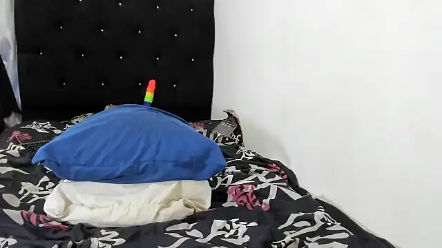 esmeraldastrong online show from 9, 10, 2025