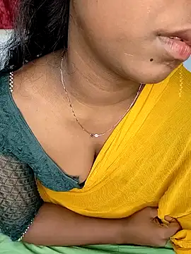 Snapshot of tamilachi4u chatting on 5, 1, 2025 tamilachi4u online show from 5, 1, 2025