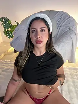 Sarapalmer1 online show from 8, 3, 2025