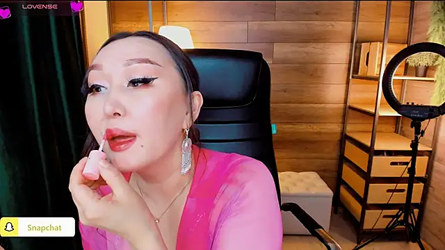 Julianna Jami online show from 10, 1, 2025