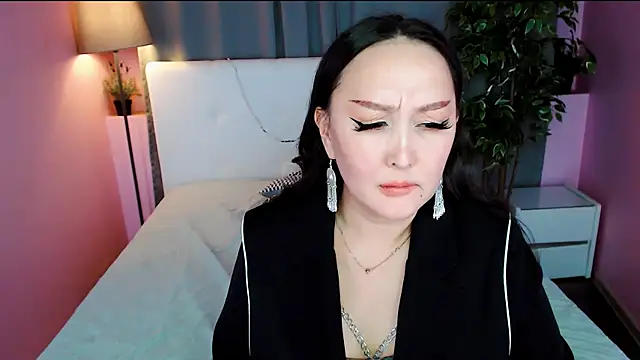 Julianna Jami online show from 12, 2, 2025