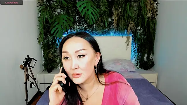Julianna Jami online show from 9, 11, 2025