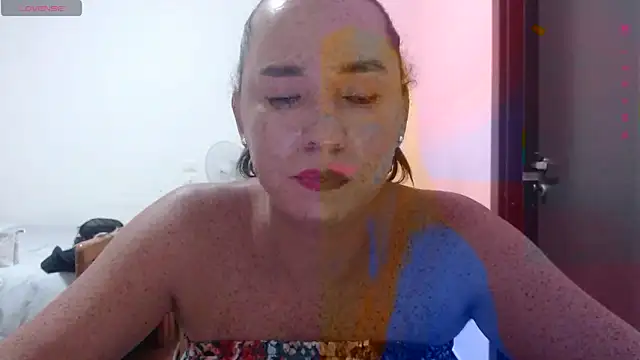 Snapshot of SofiaMadisson chatting on 10, 9, 2025 SofiaMadisson online show from 10, 9, 2025
