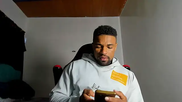 Snapshot of estebanlobo- chatting on 2, 10, 2025 estebanlobo- online show from 2, 10, 2025