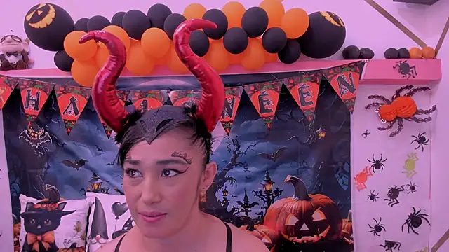 charlotte-11 online show from 23, 10, 2025