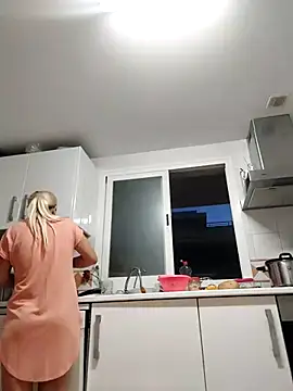 Snapshot of blondyruby chatting on 2, 11, 2025 blondyruby online show from 2, 11, 2025