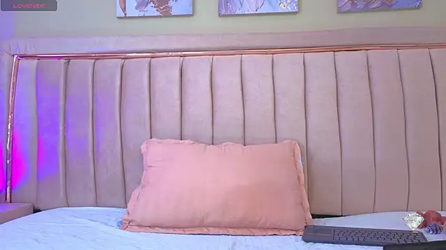 sophiia grey 1 online show from 1, 11, 2025