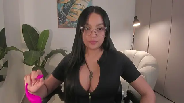 sarawinstone online show from 4, 2, 2026