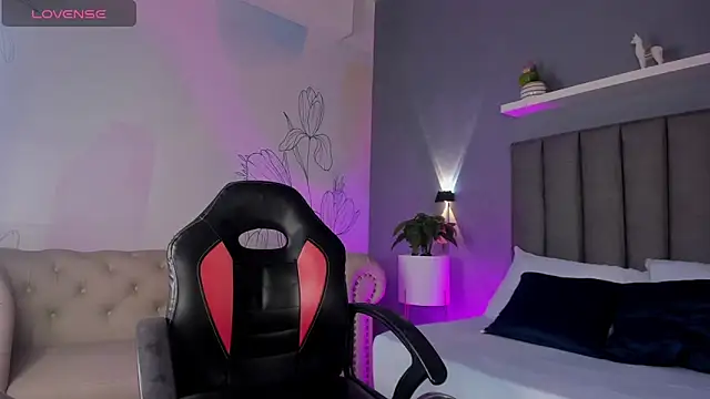 Snapshot of atenea_jones chatting on 4, 10, 2025 atenea jones online show from 4, 10, 2025