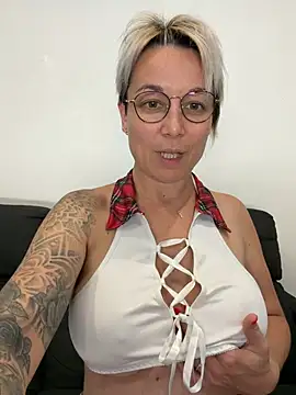 Snapshot of marinella07 chatting on 20, 6, 2026 marinella07 online show from 20, 6, 2026