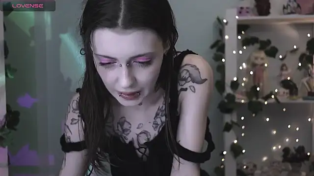 prettybones online show from 24, 6, 2026