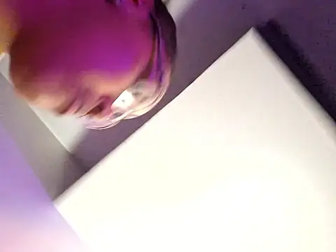 Snapshot of samone9 chatting on 2, 1, 2025 samone9 online show from 2, 1, 2025