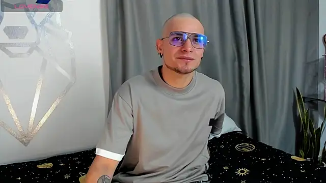 Snapshot of Aron-santoro chatting on 24, 12, 2024 Aron-santoro online show from 24, 12, 2024