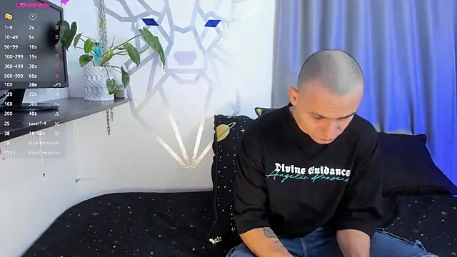 Snapshot of Aron-santoro chatting on 15, 1, 2025 Aron-santoro online show from 15, 1, 2025