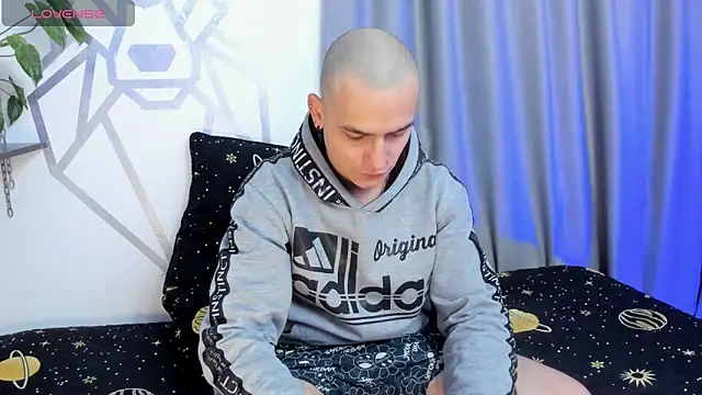 Snapshot of Aron-santoro chatting on 20, 1, 2025 Aron-santoro online show from 20, 1, 2025