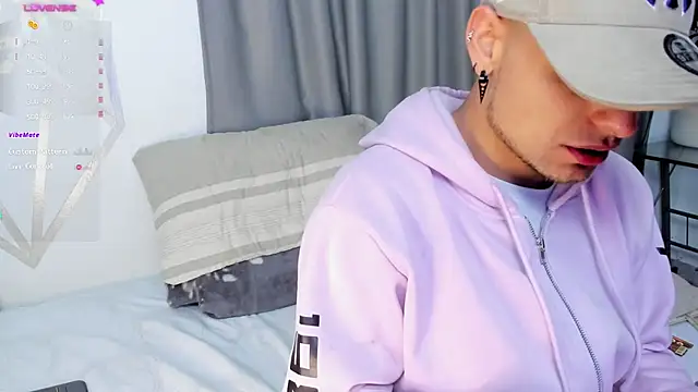 Snapshot of Aron-santoro chatting on 17, 2, 2025 Aron-santoro online show from 17, 2, 2025